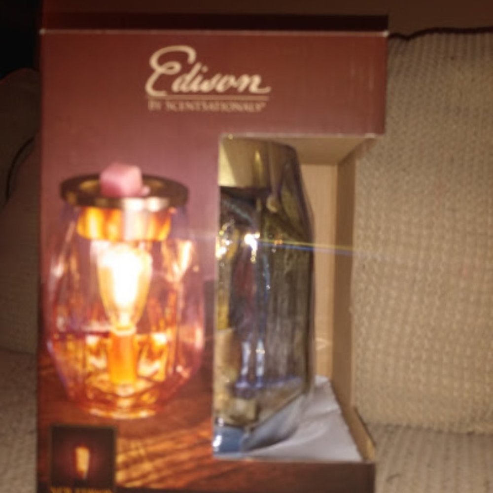 Scented wax warmer